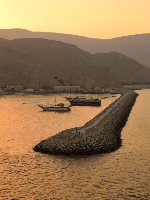 ميناء خصب في مسندم عند الغروب